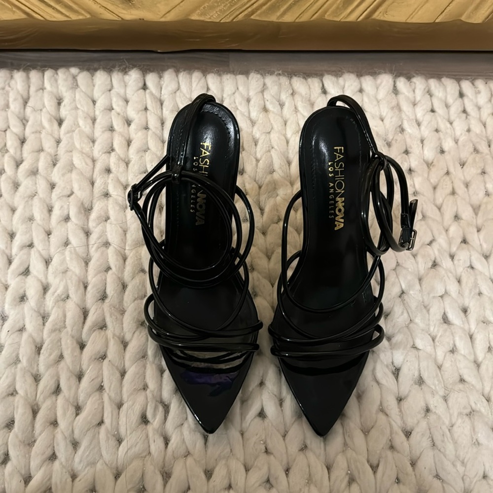 FASHION NOVA BLACK HEELS SIZE 5.5 - Picture 1 of 4